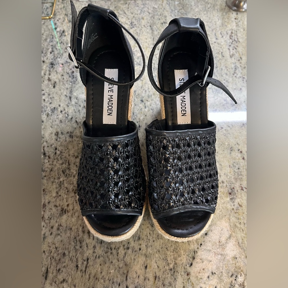 Steve Madden Shoes Steve
Madden Joni Black Espadrille size 5.5M